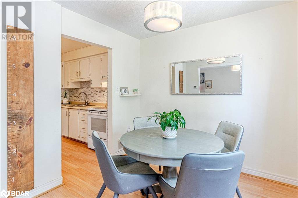 Barrie, ON L4N4T7,46 CHAUCER Crescent