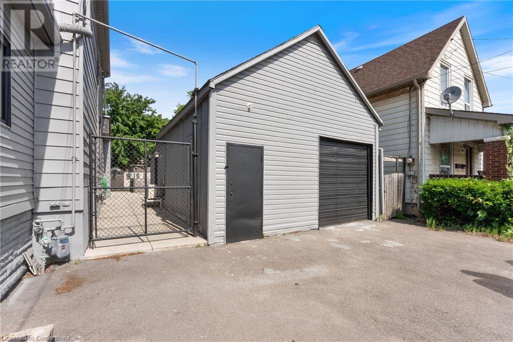 Hamilton, ON L8L7G9,23 LYNDHURST Street