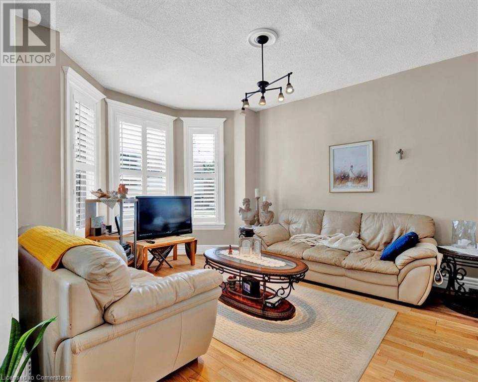 Hamilton, ON L8L5V6,161 WENTWORTH Street N