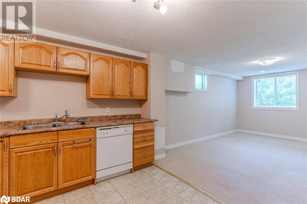 Barrie, ON L4M6P9,2 OSPREY RIDGE Road Unit# Lower Level