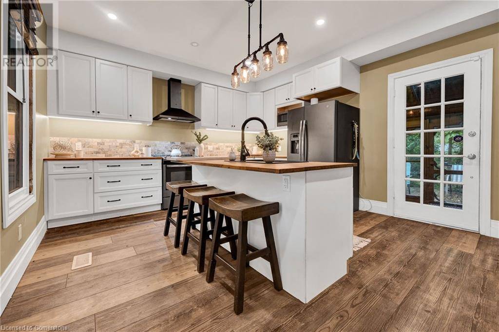 Cambridge, ON N1S1V7,115 CEDAR Street