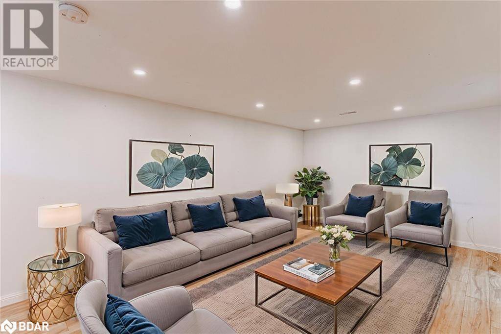 Barrie, ON L4N2J7,8 DUFFERIN Street