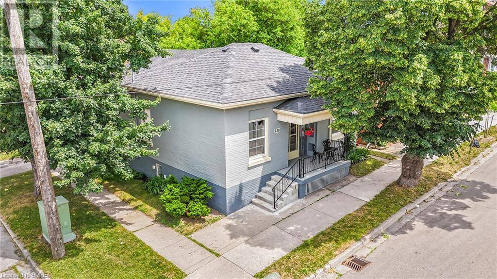 Brantford, ON N3S3T9,228 DALHOUSIE Street