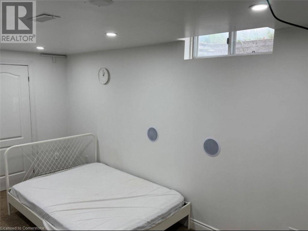 Cambridge, ON N1R5K5,71 ALEXANDER AVE #B1