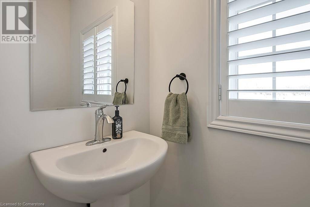 Waterdown, ON L8B0T5,44 MCCURDY Avenue