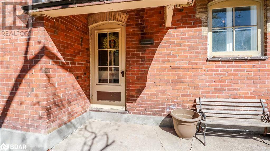 Barrie, ON L4M3M8,121 MULCASTER Street