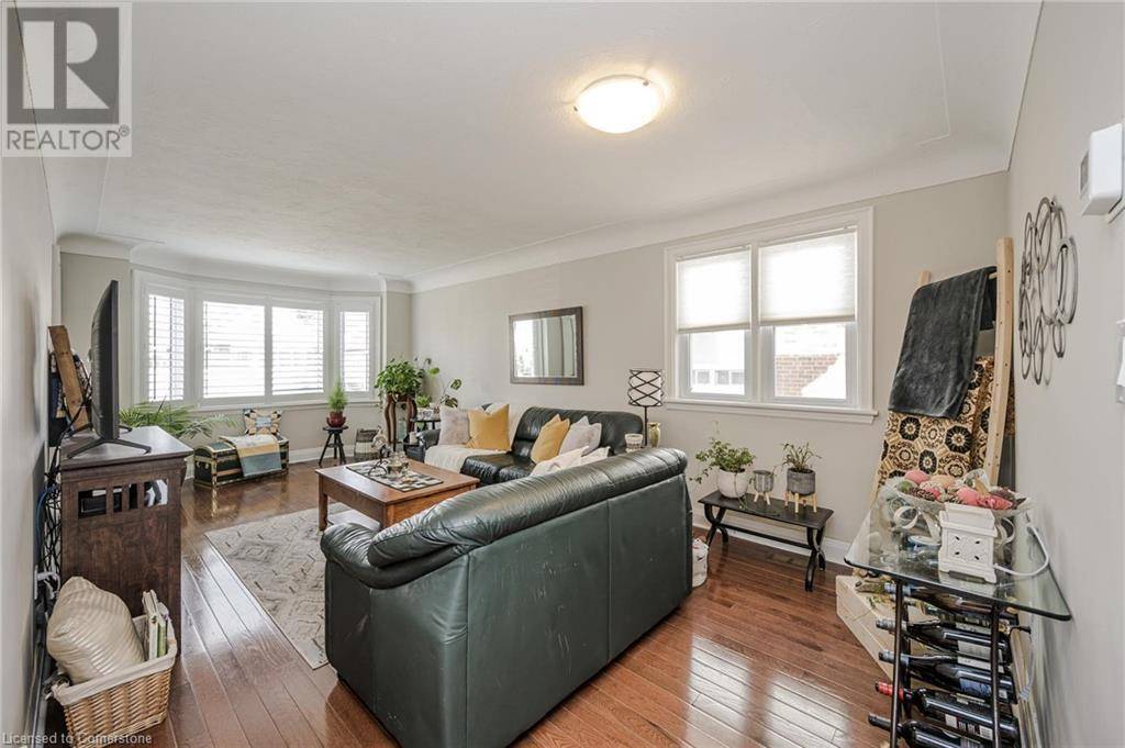 Hamilton, ON L8K2S2,143 TUXEDO Avenue S