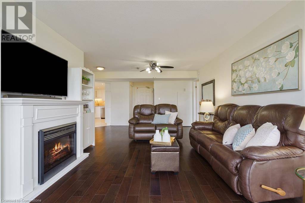 Burlington, ON L7L3V8,5090 PINEDALE AVE #410