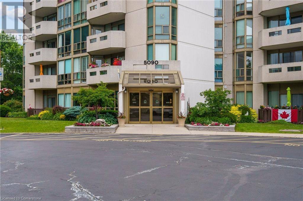 Burlington, ON L7L3V8,5090 PINEDALE AVE #410