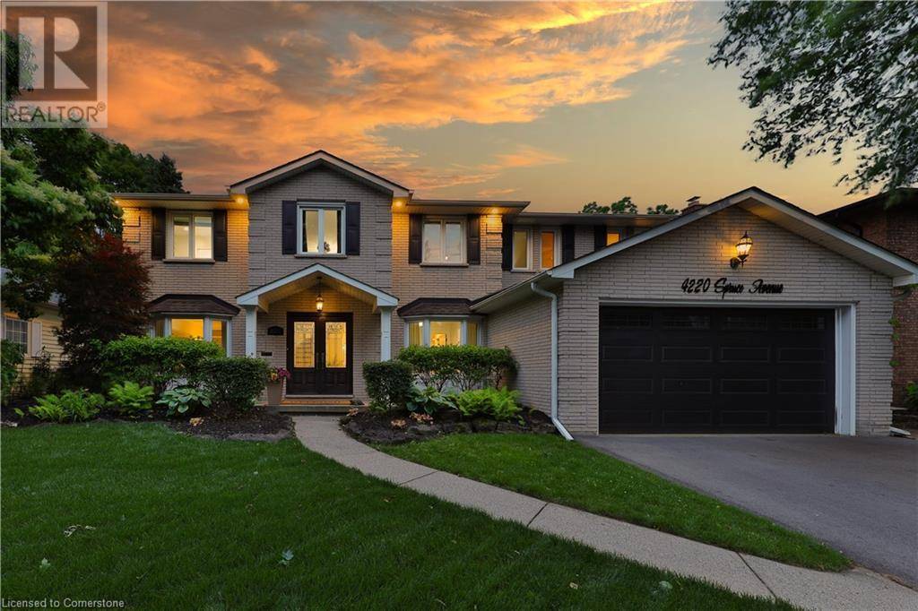Burlington, ON L7L1L2,4220 SPRUCE Avenue
