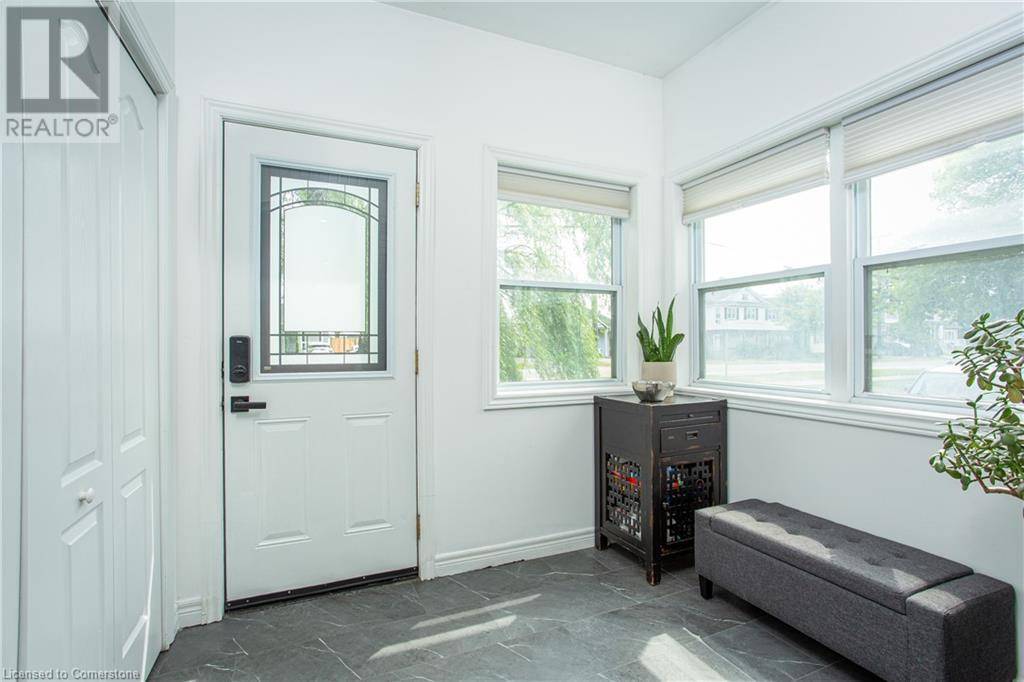 Hamilton, ON L8H6Z5,826 BEACH Boulevard