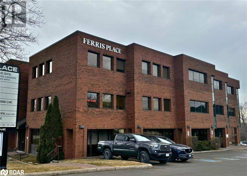Barrie, ON L4M6B9,85 FERRIS LN #205