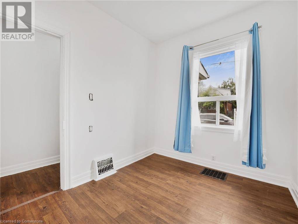 Hamilton, ON L8H4L7,42 ELLIS Avenue