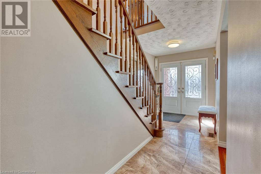 Burlington, ON L7M3R1,2137 CLEAVER Avenue