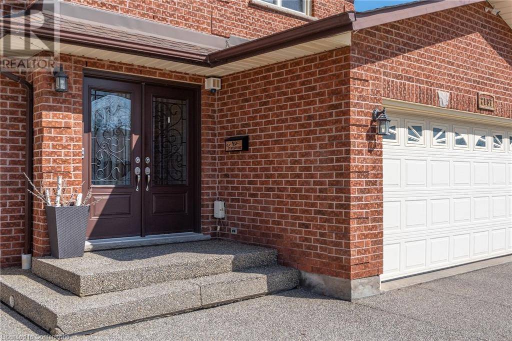 Burlington, ON L7M3R1,2137 CLEAVER Avenue