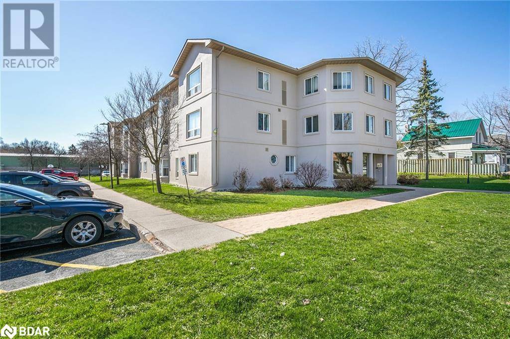 Orillia, ON L3V1J7,107 BOND ST #303
