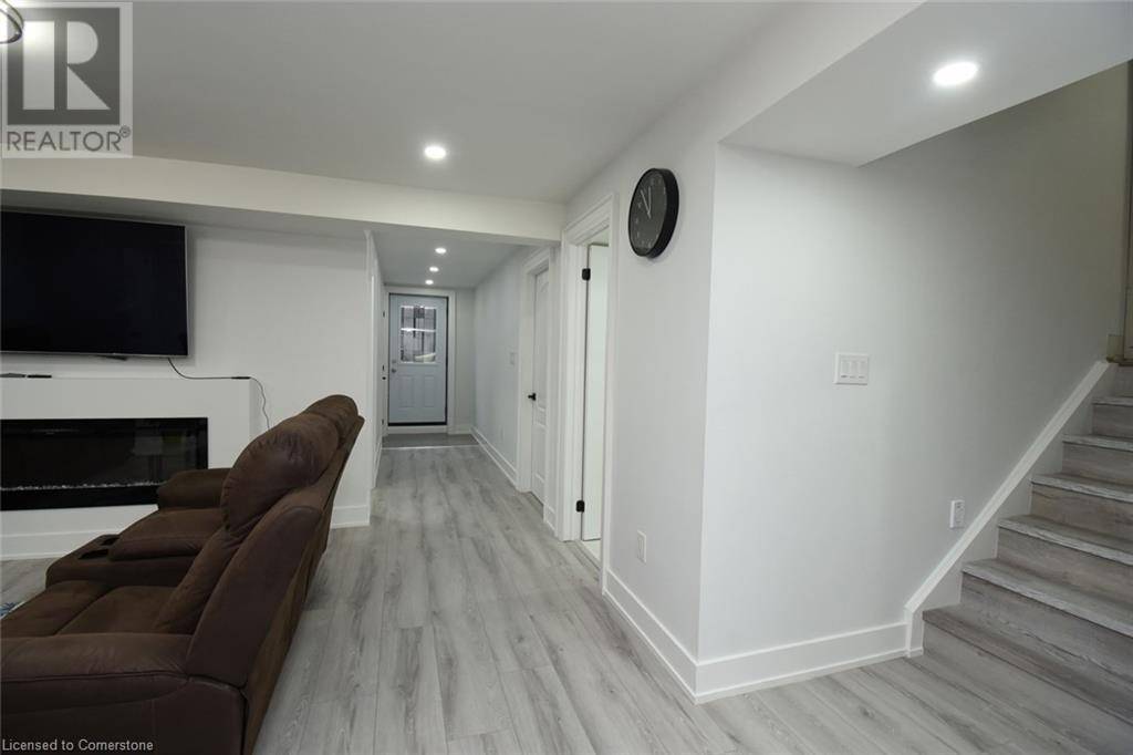 Hamilton, ON L9B0C9,20 GRETI DR #LOWER