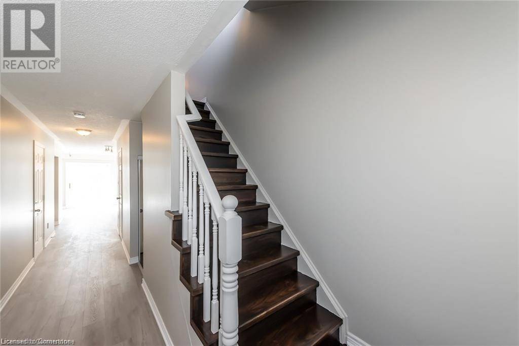 Burlington, ON L7L7A5,626 TAYLOR Crescent