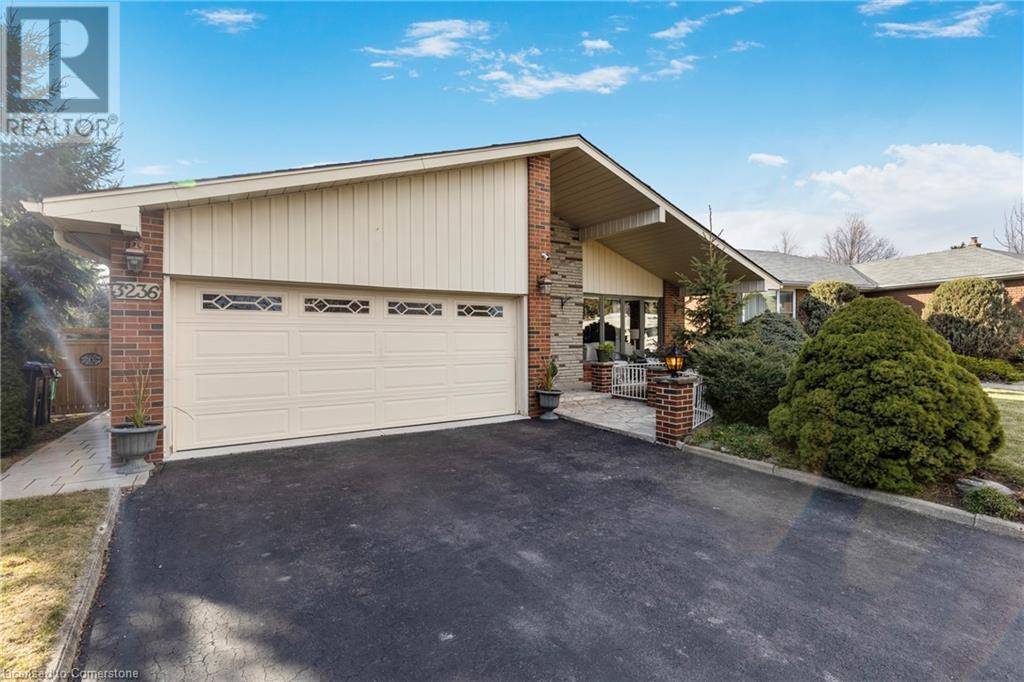 Peel, ON L4Y3G4,3236 CEDARTREE Crescent