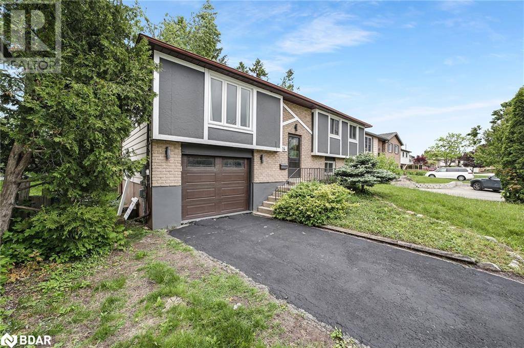 Barrie, ON L4M5N8,14 CHIPPAWA Court
