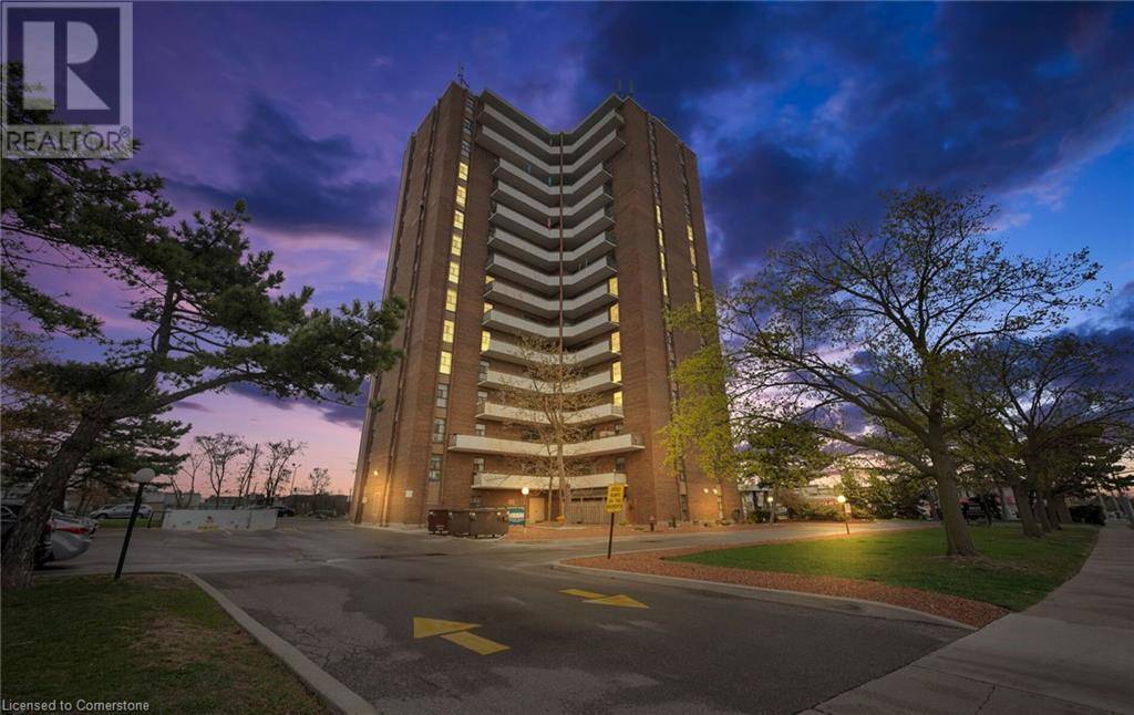 Mississauga, ON L5R3E7,3025 QUEEN FREDERICA DR #201