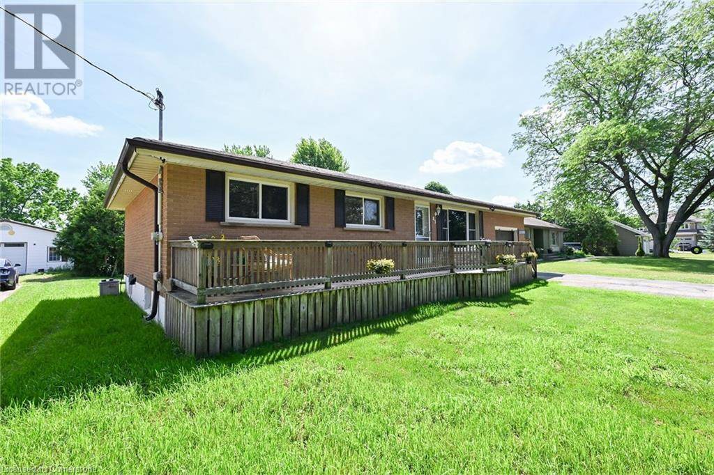 Paris, ON N3L3C9,83 OAK Avenue