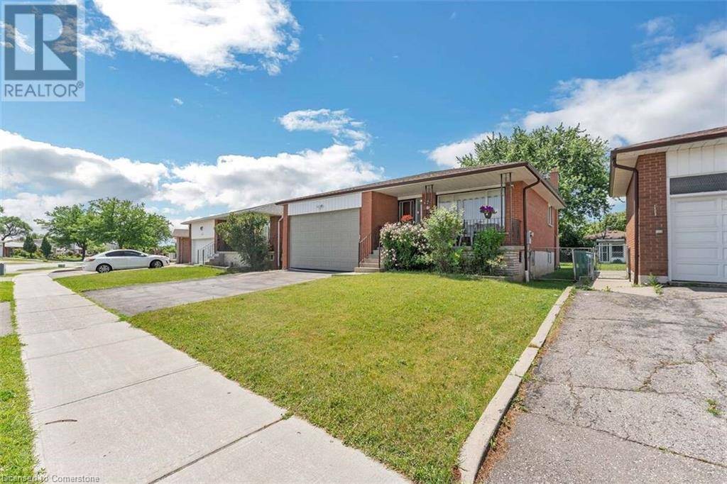 Mississauga, ON L4T3J7,3383 BRANDON GATE Drive