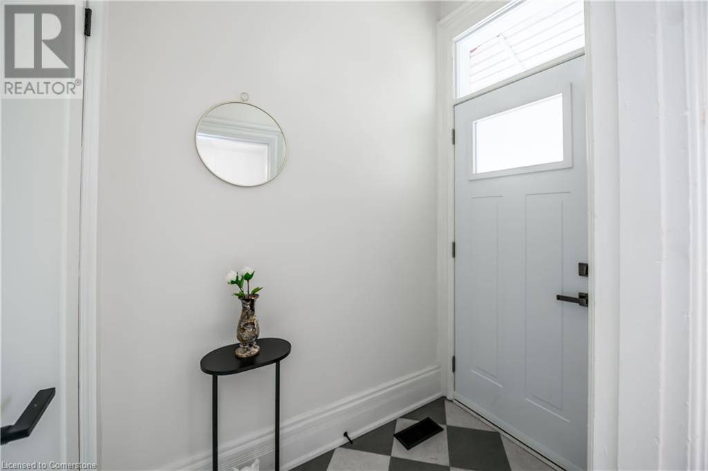 Hamilton, ON L8L5L3,280 EMERALD Street N