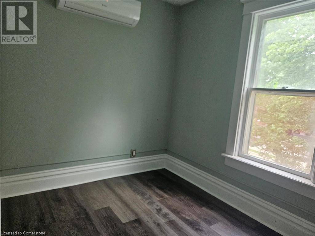 Kitchener, ON N2H2R7,21 BINGEMAN Street