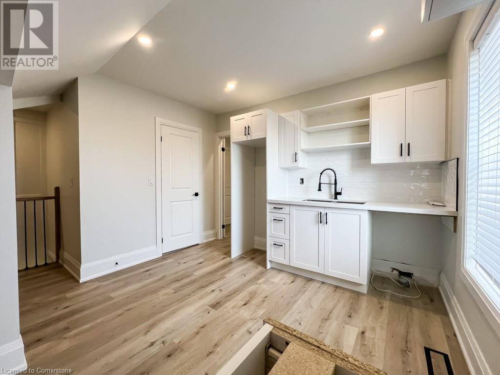 Hamilton, ON L8L2Y3,396 BARTON ST #3