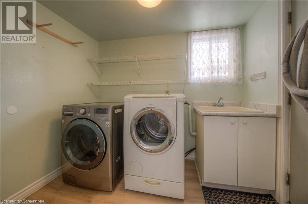 Cambridge, ON N1T1J9,16 BEASLEY Crescent
