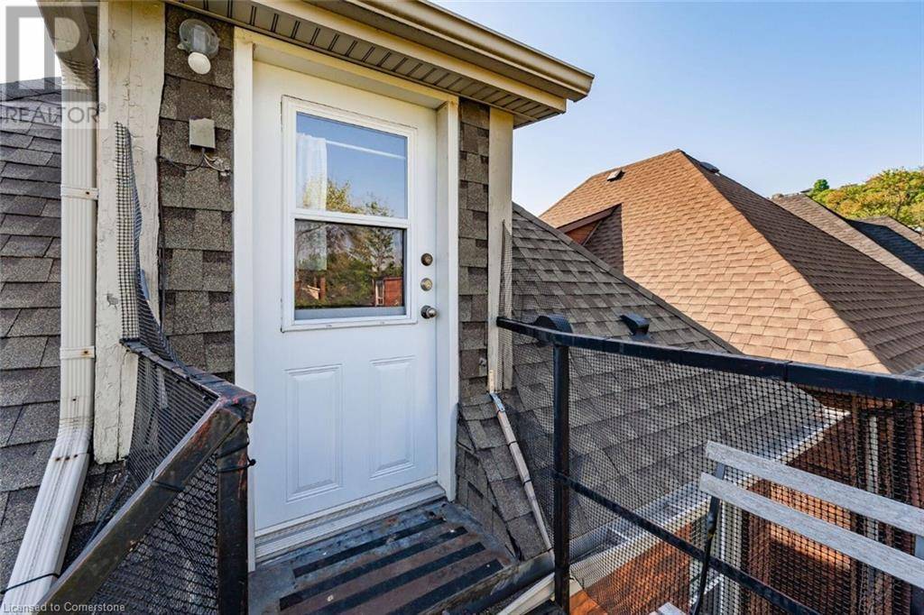 Hamilton, ON L8N2X2,102 ONTARIO AVE #Upper