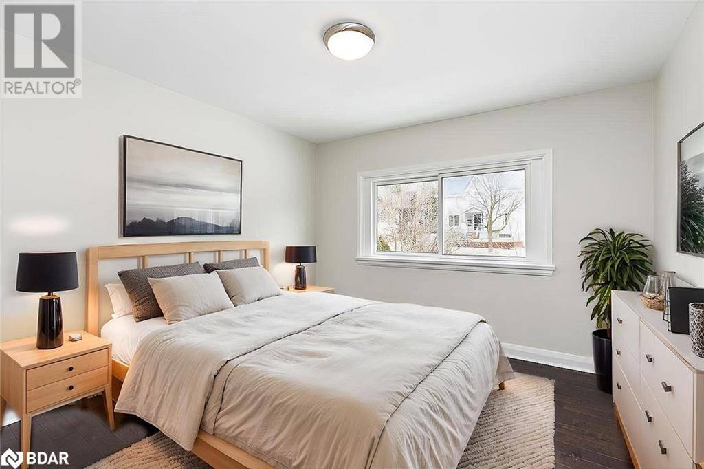 Barrie, ON L4M3H9,152 OWEN Street