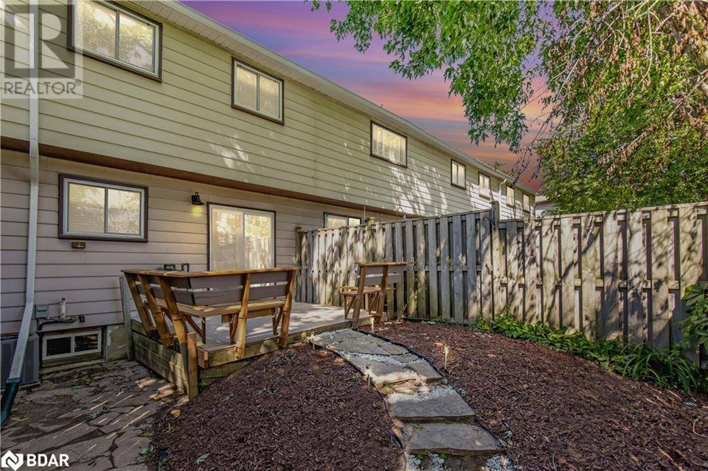 Barrie, ON L4M5C4,63 FERRIS LN #J4