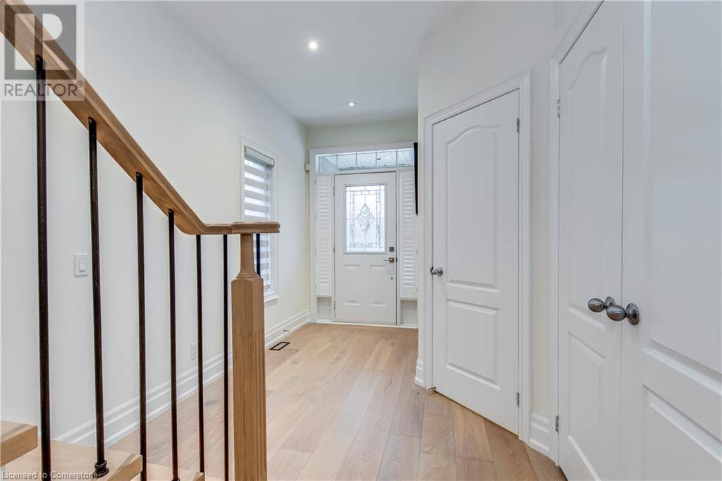 Oakville, ON L6H7M9,2364 HILDA Drive