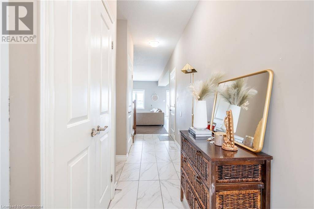 Hamilton, ON L8W4A3,120 VINEBERG DR #43