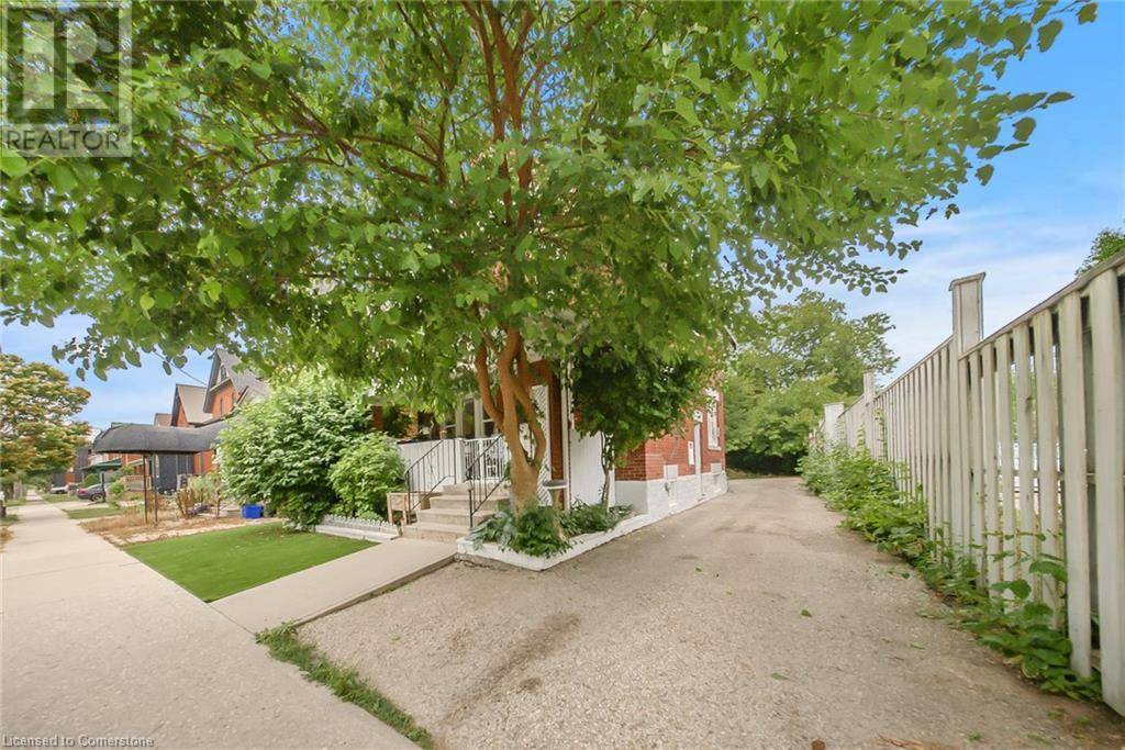 Waterloo, ON N2J2H2,54 LAUREL Street