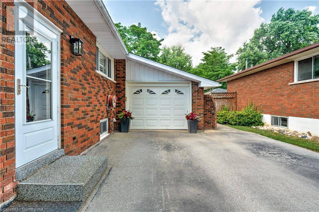 Burlington, ON L7P2P4,1318 ROSEMARY Crescent