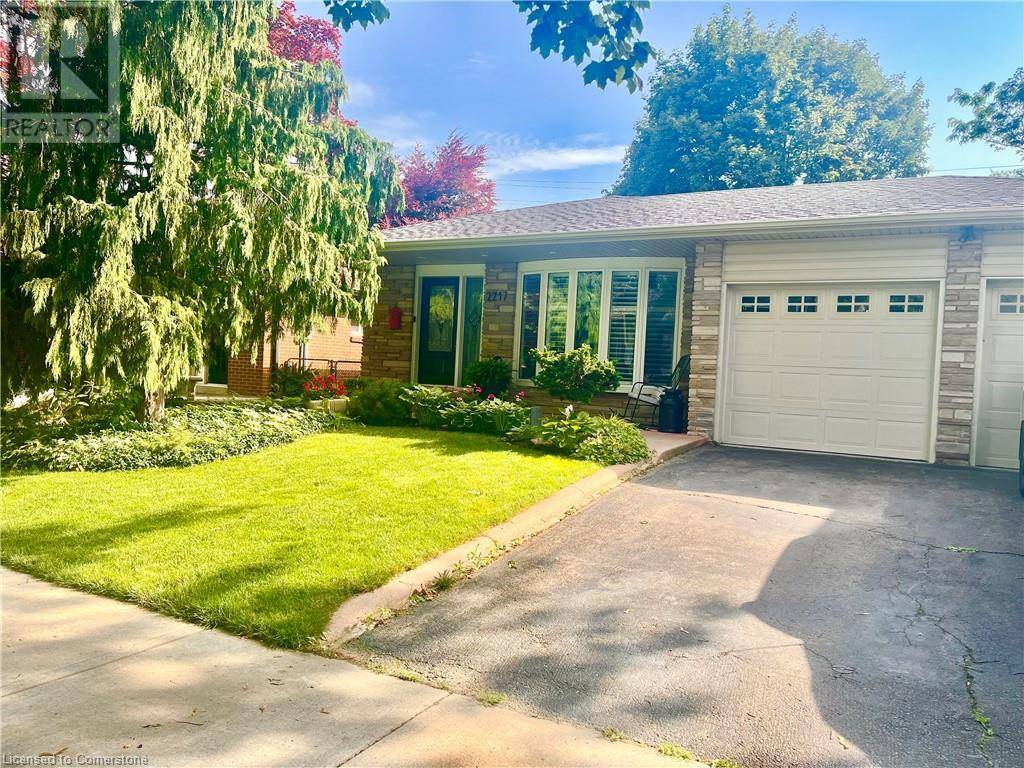 Burlington, ON L7P3G4,2217 LANCASTER Crescent