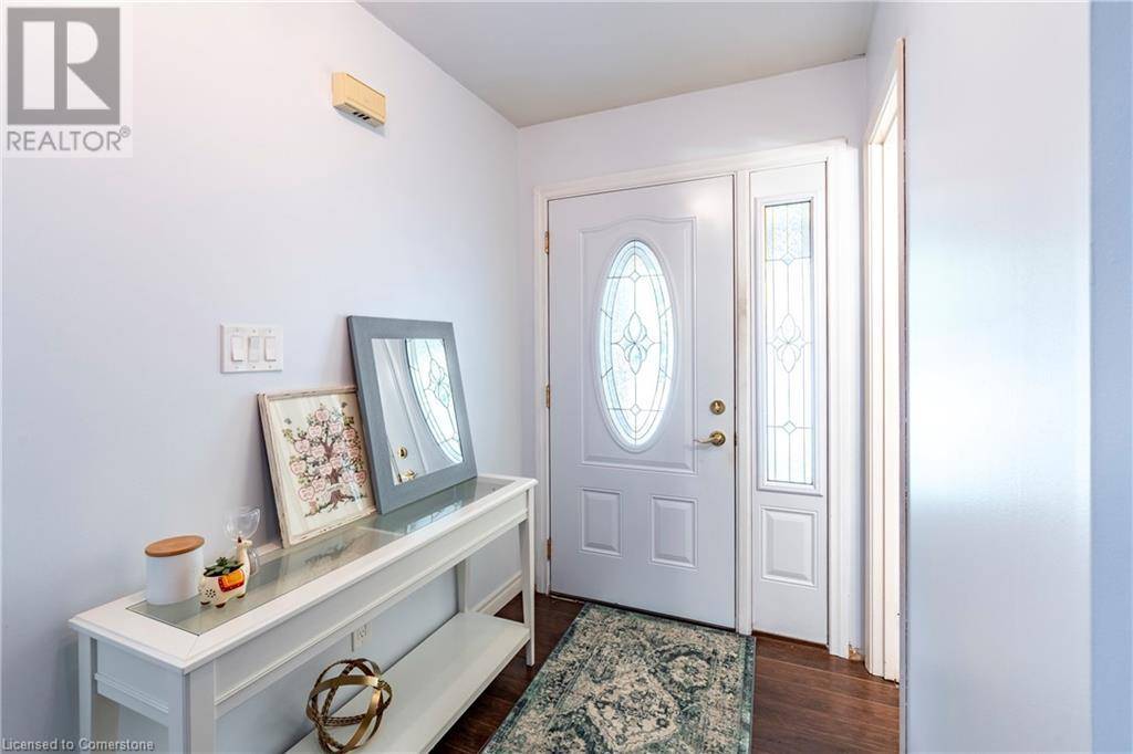 Cambridge, ON N3C3A8,4 TAMARACK Court