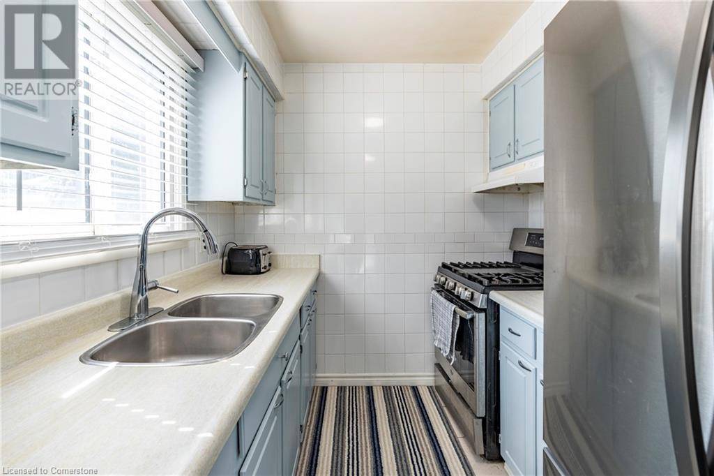 Cambridge, ON N3C3A8,4 TAMARACK Court