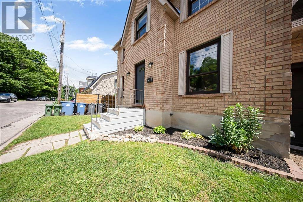 Guelph, ON N1H3G7,82 GALT Street
