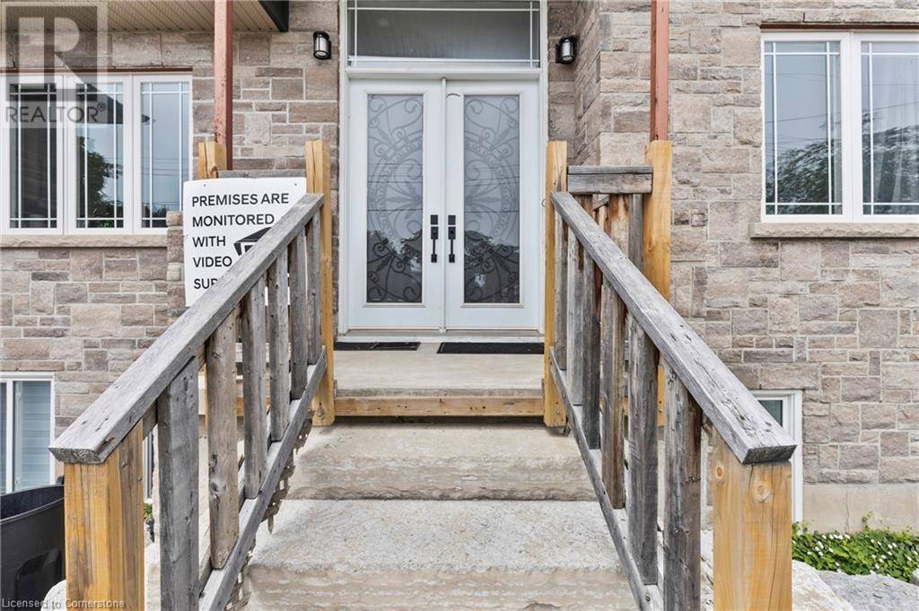 Hamilton, ON L8G2H3,87 OWEN Place