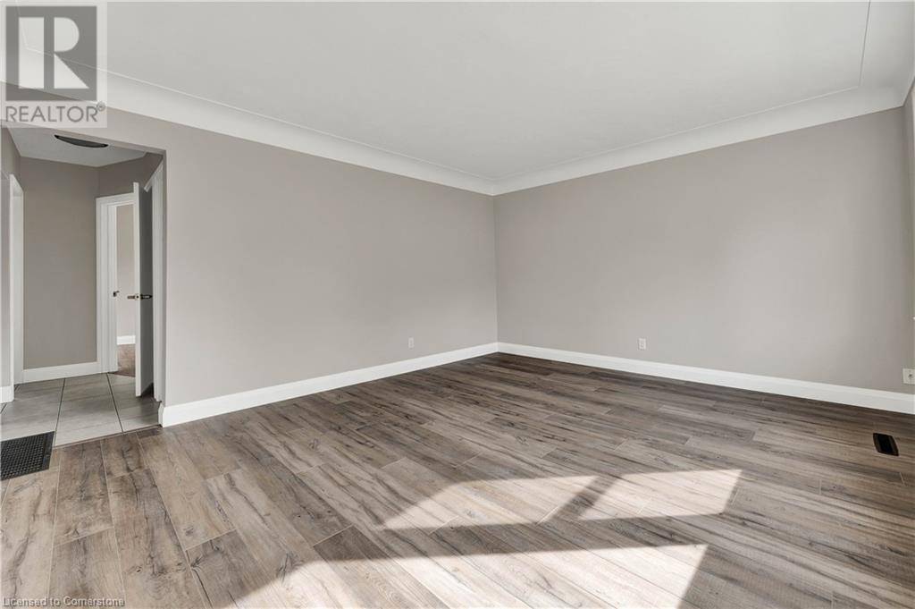 Kitchener, ON N2H3L7,102 SYDNEY ST North #2