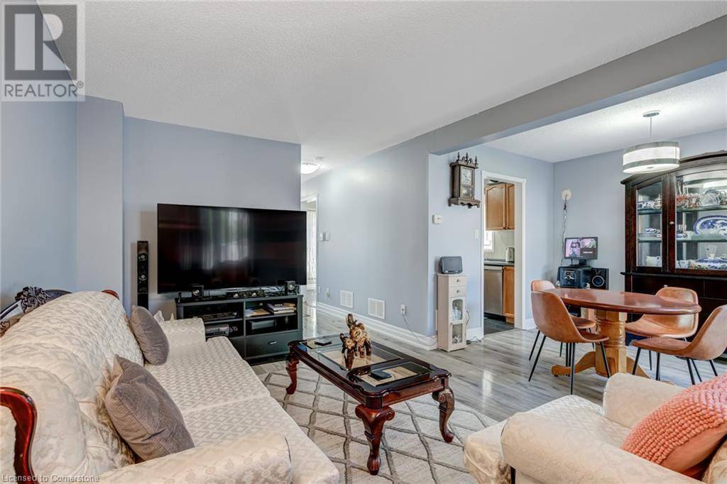 Cambridge, ON N1T1M6,555 BURNETT Avenue