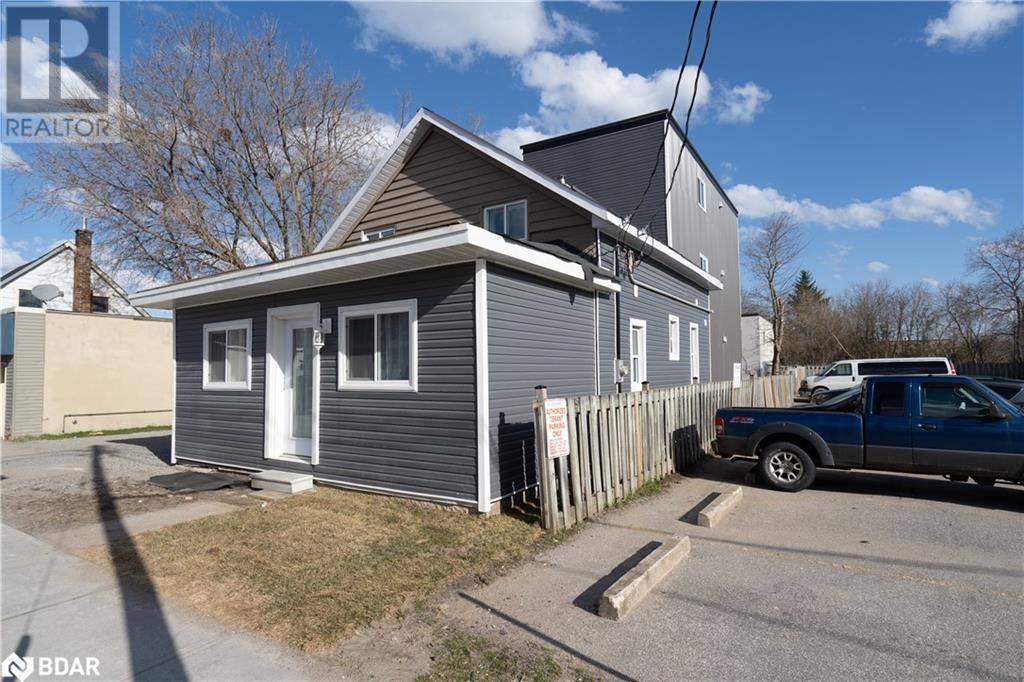 Orillia, ON L3V2Y8,99 COLBORNE ST West #C