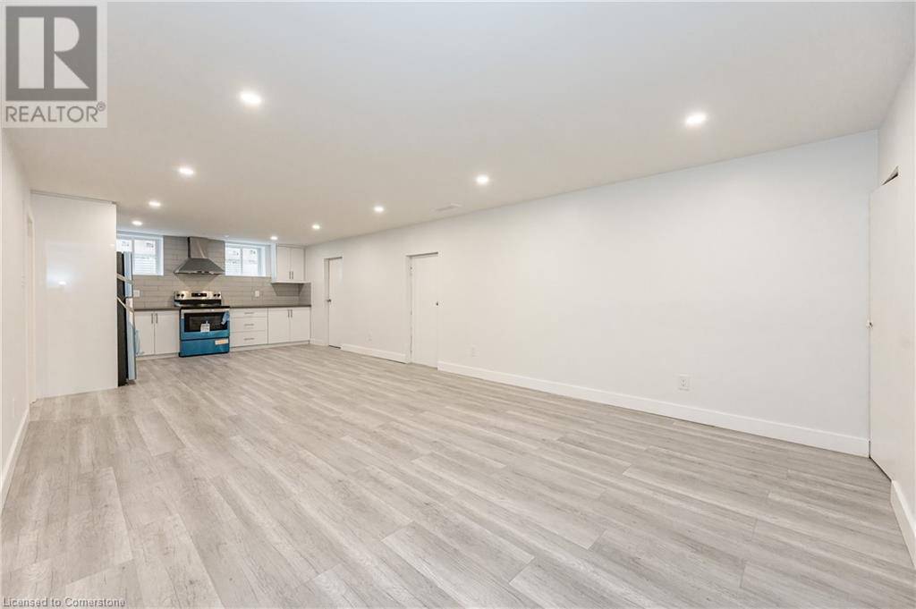 Kitchener, ON N2M1Z6,62 SANDRA AVE #Lower