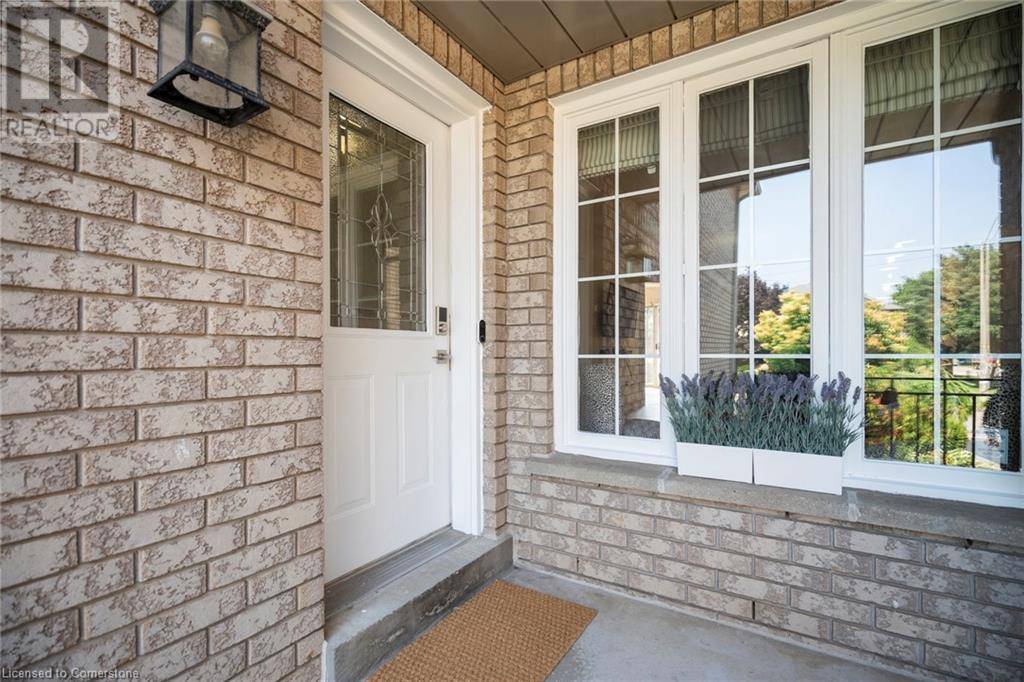 Waterdown, ON L8B0M8,102 NISKA DR
