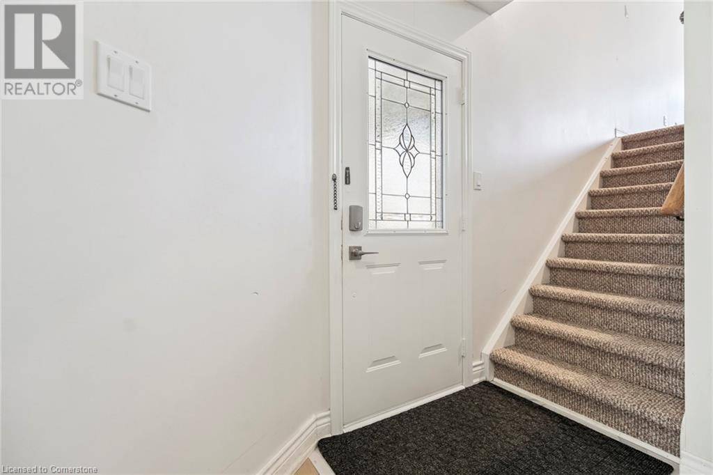 Waterdown, ON L8B0M8,102 NISKA DR