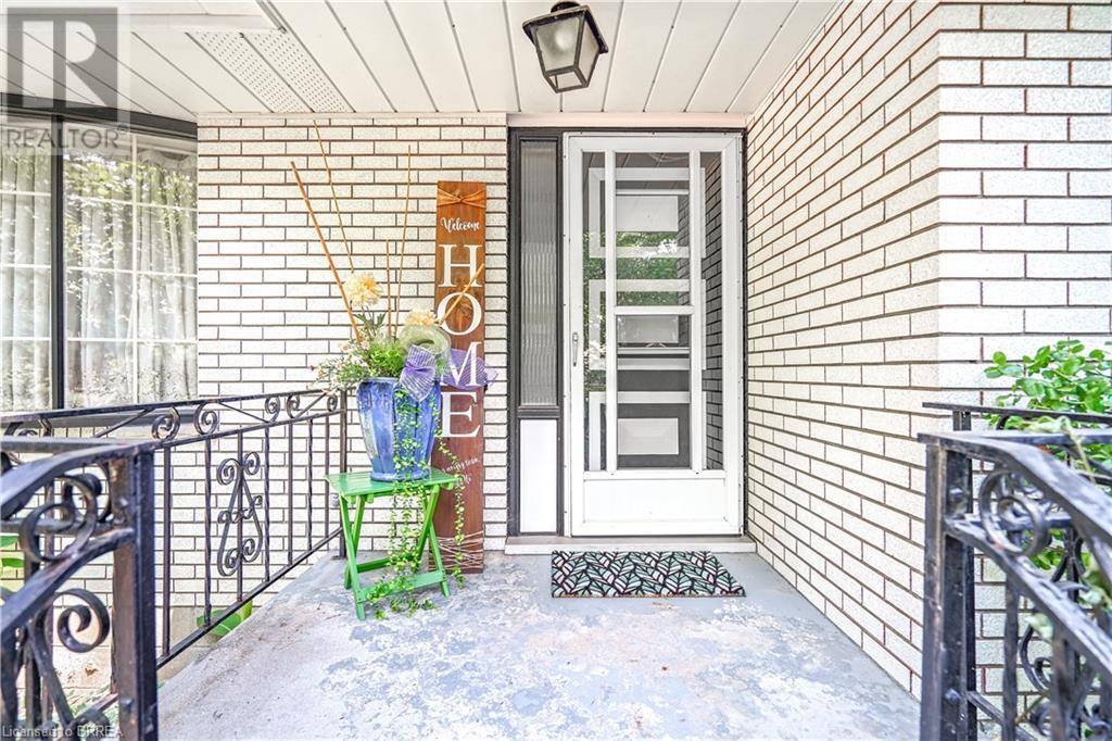 Delhi, ON N4B2G7,667 GAGE Street